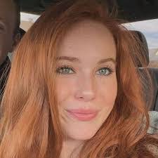 Samantha Jolly's Instagram, Twitter & Facebook