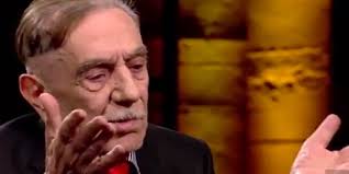 Aydemir akbaş yeşilçam sinemasında rol aldığı erotik komedi filmleri ile oldukça konuşulmuş, ardından sanatçı i̇brahim tatlıses ile tanışıp çalışmaya başlamış ve senaryo yazmaya başlamıştır. Aydemir Akbas Yesilcam Da Bir Donem Donunu Indir 5 Bin Lira Fark Verecegiz Teklifleri Aldik