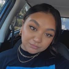 Alisha Bender's Instagram, Twitter & Facebook