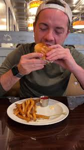 The Pike SMASH at Pike St Cafe was falling off the bun… into my gullet  🫃🏻🍔 #burgers #lovethecov #restaurants