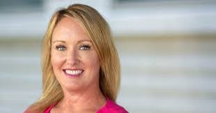 Laura Mundy's Instagram, Twitter & Facebook