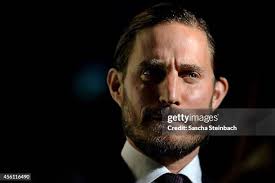 33 Photos & High Res Pictures