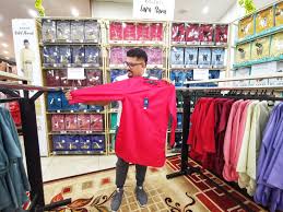 Tahun lepas ekming beli baju melayu di jakel sampai 2 helai, warna biasa satu kemudian sengaja beli warna hitam sebab tak pernah ada baju melayu hitam. Shop At Jakel During This Holly Month Of Hari Raya
