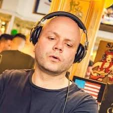 Aimee Grubb✨ (@AimeeGrubb)