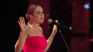 Actualmente, tiene ella a publicaciones y aproximadamente 1332400. Alejandra Azcarate La Mujer Que Con Humor Cautivo A Toda Latinoamerica