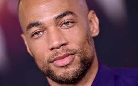 Kendrick Sampson, ator de 'Insecure' e 'Vampire Diaries', relata violência  que sofreu em protesto em Los Angeles