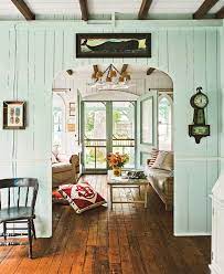 Xuding An Open Door Policy This Martha S Vineyard Cottage Has A Cozy Easy Living Style That Pays Homage To The New England Cottage House Interior Home Decor