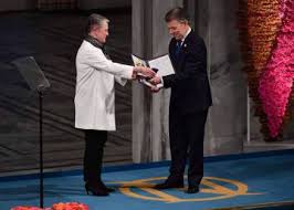 See more of juan manuel santos on facebook. Juan Manuel Santos Tras Recibir El Nobel De La Paz Hay Una Guerra Menos En El Mundo Y Es La De Colombia Internacional El Pais