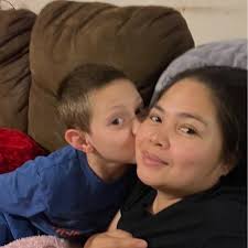 Hey you guys, have these seeds with no labels. Any one have any idea?