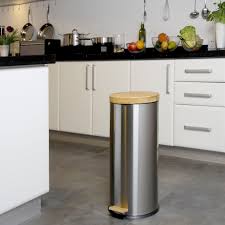 Finition inox brossé par thg. Poubelle Bois De Cuisine A Pedale 30l Naturel Forest En Acier Inox Brosse Couvercle En Bambou Avec Seau Reddeco Com