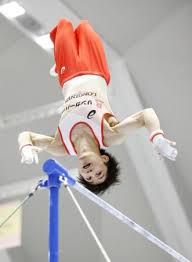 2021年7月25日 05時00分 (7月25日 05時02分更新) 男子予選 鉄棒の演技で落下する内村航平. å†…æ' é‰„æ£'ï¼'ä½é€šéŽ ç†Šæœ¬æ—¥æ—¥æ–°èžç¤¾