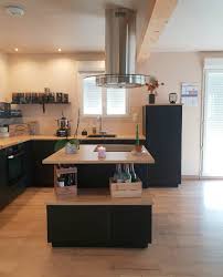 Demain C Est Le Black Friday On Espere Tomber Sur Une Offre Pour Nos Chaises Ou Un Canape Plus Deco Cuisine Moderne Cuisines Maison Idee Deco Cuisine Ouverte