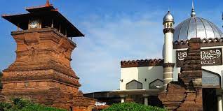 Dalam arti islamisasi dilakukan secara kultural, yakni islam yang. Akulturasi Dan Perkembangan Budaya Islam Seni Bangunan Halaman All Kompas Com