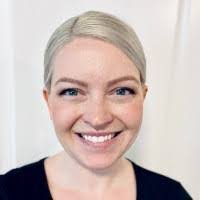 Sally Poe's Instagram, Twitter & Facebook