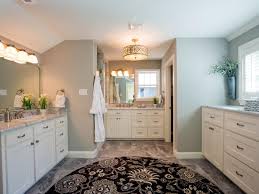 Fixer Upper S Best Bathroom Flips Fixer Upper Bathroom Joanna Gaines Bathroom Gray And White Bathroom