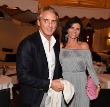 Roberto mancini, ex allenatore dell'inter che si sta godendo la ricca liquidazione sfruttando una sorta di anno sabbatico, è. Mancini Piu Vincera E Piu Soldi Guadagnera