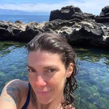 Oi gentchy! Hello humans! onde estarei em maio: where you can find me this  May: 03.05 • dj set @incognito.lisboa 05.05 • dj set @nightstories.lx 17.05  • Bárbara Eugênia canta Caê @valsavalsavalsa