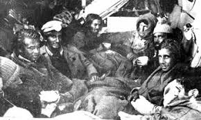 A uruguayan rugby team crashes in the andes mountains and has to survive the extremely cold temperatures and rough climate. Les Survivants Des Andes