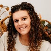 Teresa Latham's Instagram, Twitter & Facebook