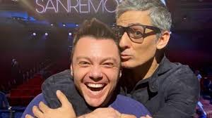 Jun 07, 2021 · maurizio costanzo si è raccontato in una lunga intervista su specchio: Sanremo 2020 Il Marito Di Tiziano Ferro Commenta Il Bacio Con Fiorello