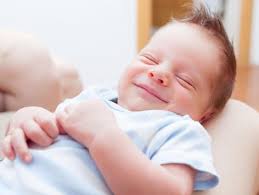 Sebenarnya boleh saja bayi tidur dengan posisi tengkurap akan tetapi pada umur tertentu. Ini Sebabnya Bayi Bisa Tersenyum Dan Merasa Kaget Saat Sedang Tidur