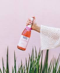 Made from juicy concord grapes, this sparkling red grape juice cocktail from welch's makes a delicious alternative to traditional red wine . Welchs Released Non Alcoholic Rose Wine And We Tried It