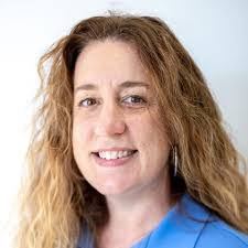 Robyn Wallace's Instagram, Twitter & Facebook