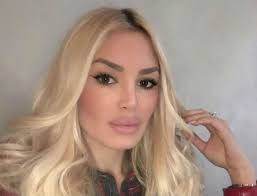 This opens in a new window. My Style Rocks Etsi Htan H Iwanna Toynh Kai H Ale3andra Panagiwtaroy Prin Tis Plastikes Eikones Zwh Iefimerida Gr