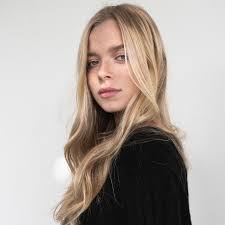 Danielle Debellis's Instagram, Twitter & Facebook