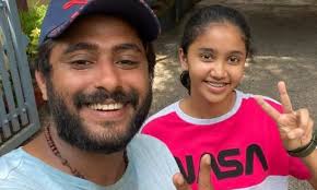 ആളെ മനസിലായില്ലേ..ഇത് സെലിനാ..മ്മ്ടെ മേരീടെ അനിയത്തിക്കുട്ടി