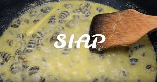 Panaskan minyak, tumis bahan yang dikisar hingga harum. Masak Lemak Siput Sedut Daily Makan