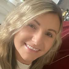 Cassandra Mccarthy's Instagram, Twitter & Facebook