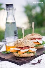 Picknick Rezepte Melone Schinken Burger Mit Geramont Und Erdbeerspiesse Nicest Things Picknick Rezepte Rezepte Lecker