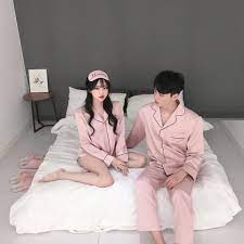 See more of pakaian couple online on facebook. Pin Oleh Amy Iniguez Di Para Di 2020 Fotografi Model Pakaian Fotografi Pasangan Gaya Model Pakaian