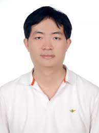 Advantages 2. Outstanding Faculty