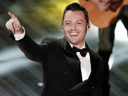Persone vere, di cuore o corrotte. Tiziano Ferro Lo Stadio Speciale Su Rai Uno