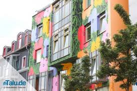 Das streichen der außenseite eines hauses hat viel mehr bedeutung als einfach nur ein besseres aussehen der fassade. Hausfassade Selbst Streichen Farbe Und Kosten Je M Talu De
