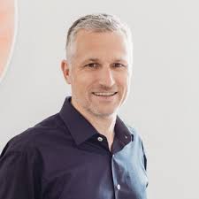 I've spent the past few weeks catching up with friends and family, visiting  my hometown in Louisiana to show my partner where I grew up, then to Niagra 