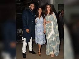 Photos Arjun Kapoor Kriti Sanon Janhvi Kapoor And Other Bollywood Celebs Attend Screening Of Panipat Hindi Movie News Times Of India Kriti sanon (born 27 july 1990) is an indian actress who appears predominantly in hindi films. photos arjun kapoor kriti sanon