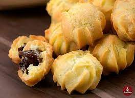 Sangrai tepung terigu menggunakan api kecil, segera angkat setelah teksturnya terasa sangat ringan. 5 Resep Kue Lebaran Terpopuler Renyah Ada Keju Cokelat Hingga Nastar Klepon