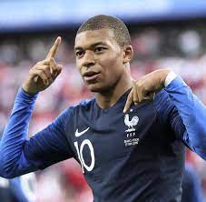 He plays the game like a veteran but you can still catch him goofing around on. Fussball Wm 2018 Kylian Mbappe Will Offenbar Kein Geld Wenn Er Fur Sein Land Spielt Welt