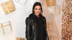 Futbolcu arda turan'ın eşi aslıhan doğan kendi adına olan kıyafet ve makya. Aslihan Dogan Turan Kimdir Arda Turan In Esi Aslihan Dogan Kimin Kizi Magazin Haberleri