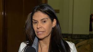 Hija de Verónica Alonso dejó de ver y caminar tras recibir vacuna del HPV