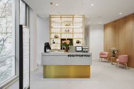 However, its website can be disorienting if you're not used to it. Douglas Eroffnet Ersten Innovation Flagship Store In Munchen
