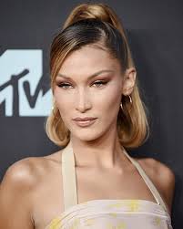 Белла — младшая сестра модели джиджи хадид. 150 Operacij Za 5 Let Ili Kak Izmenilas Bella Hadid Mnenie Hirurga