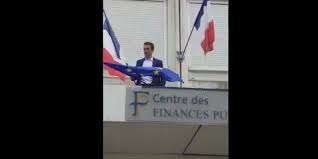 Vous pouvez également obtenir le numéro de téléphone du centre des. Forbach Florian Philippot Decroche Le Drapeau Europeen Du Centre Des Impots