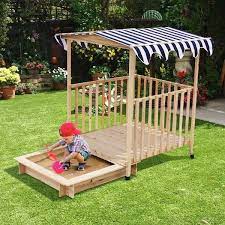 Ein sandkasten mit aufgesetzter veranda hat eindeutig den vorteil, dass der spielbetrieb bei einem leichten regenschauer nicht unterbrochen werden muss. Sandkasten Spielhaus Mit Spielveranda Sa Kaufen Auf Ricardo