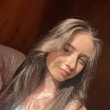 Florence Lucas's Instagram, Twitter & Facebook