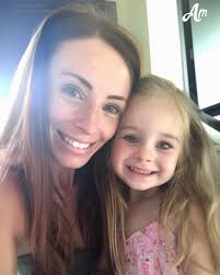 Mon mari, David, a perdu son emploi il y a quelques mois. Alors, pendant  qu'il restait à la maison avec notre fille de 4 ans, Mia, je travaillais à  temps plein pour