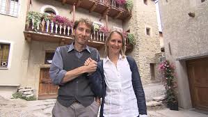 La maison et ses extérieurs ; Avis Jeannette Et Laurent En Italie Dans Bienvenue Chez Nous Bienvenue Chez Nous Nouveautes Tele Com